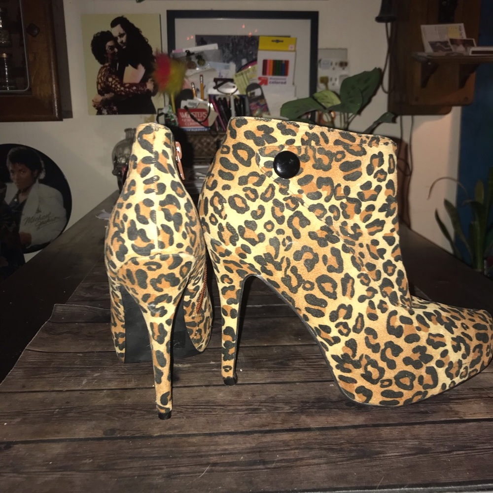 Animal print ankle boots, size 7.5